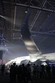 umlagert: Lufthansa Airbus A350-900  in der Lufthansa Technkihalle München (©Foto: Marikka-Laila Maisel)